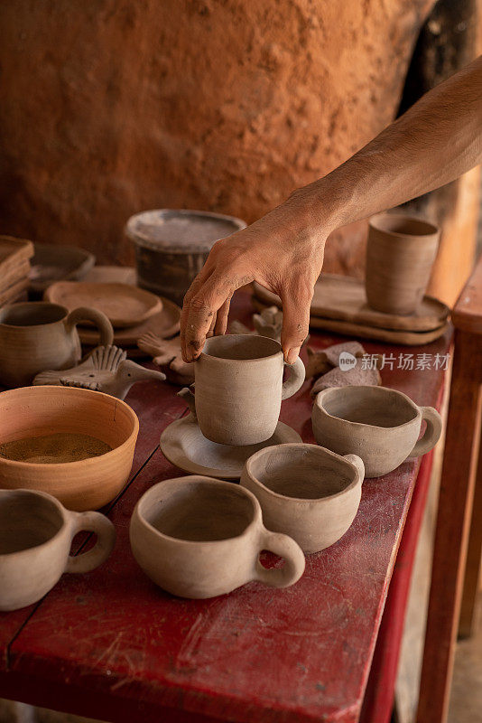 巴西当地制造的陶器。用粘土手工制作