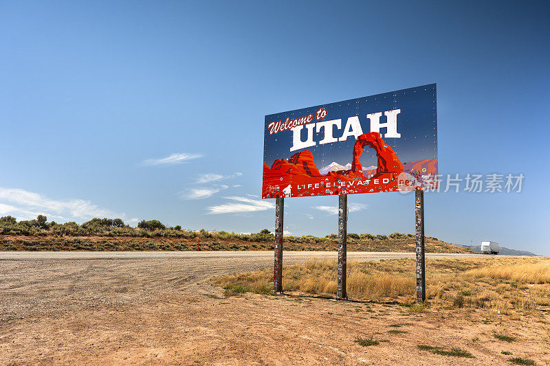 犹他州州际公路边界一侧的欢迎标志