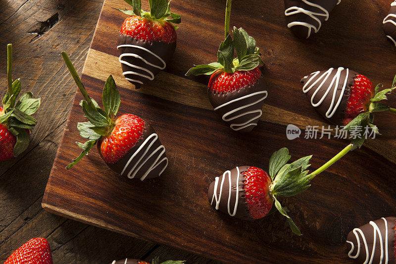 自制巧克力蘸草莓