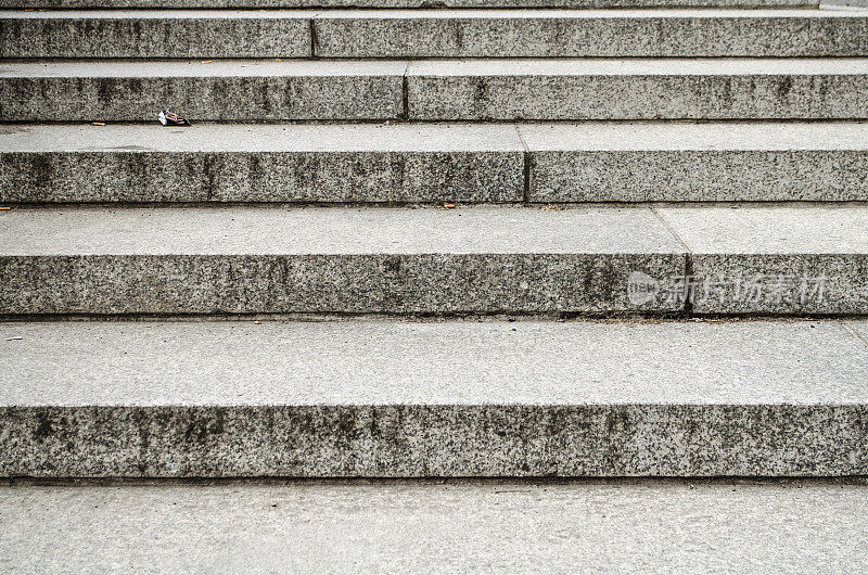灰色花岗岩楼梯的细节