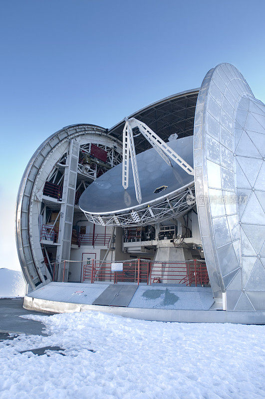 加州理工学院的亚毫米天文台