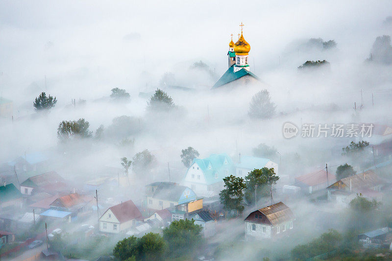 迷雾中的俄罗斯教堂