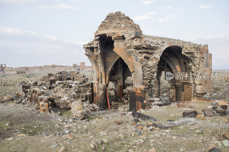 土耳其卡尔斯亚美尼亚边境的阿尼大教堂废墟
