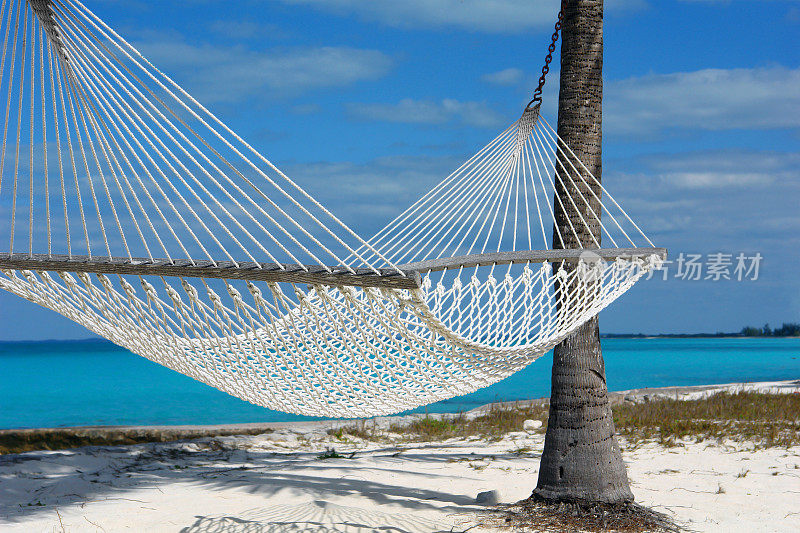 巴哈马海滩上的吊床