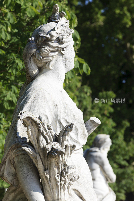 巴黎杜伊勒里宫花园的女神刻瑞斯雕像