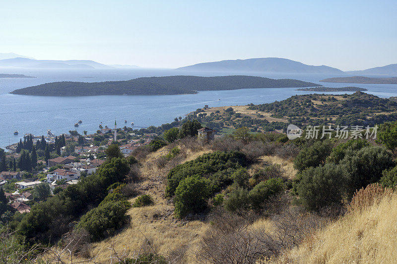 Ildırı是爱琴海沿岸一个风景如画的海边村庄，属于土耳其İzmir省Çeşme行政区，面对着Chios