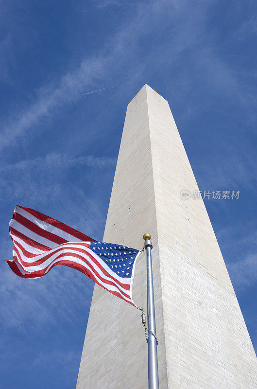 华盛顿纪念碑和美国国旗
