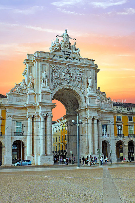 日落时分，葡萄牙里斯本的奥古斯塔拱门