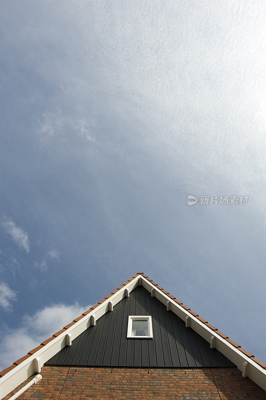 屋顶指向天空