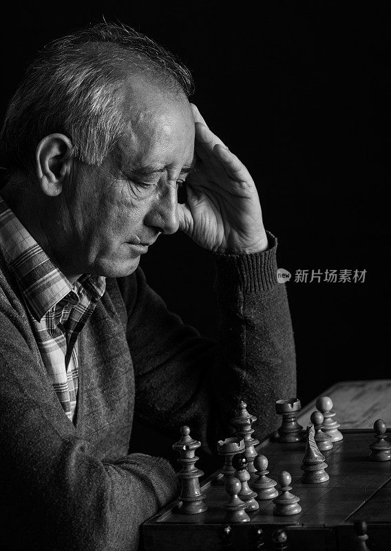 老人下棋