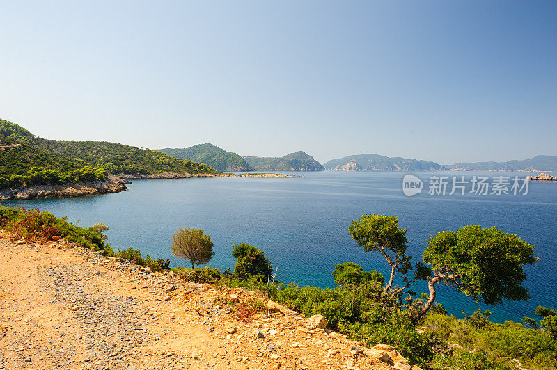 阿加卢拉卡海滩附近风景如画的海景，阿隆尼索斯