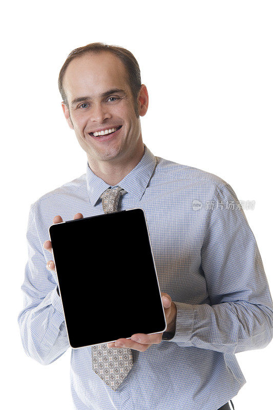 穿着蓝色衬衫的商人拿着平板电脑