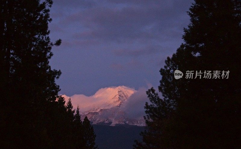 太沙士达山黄昏