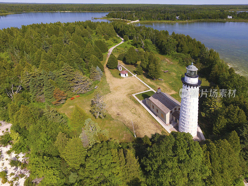 美丽的灯塔在门县卡纳岛，威斯康辛州