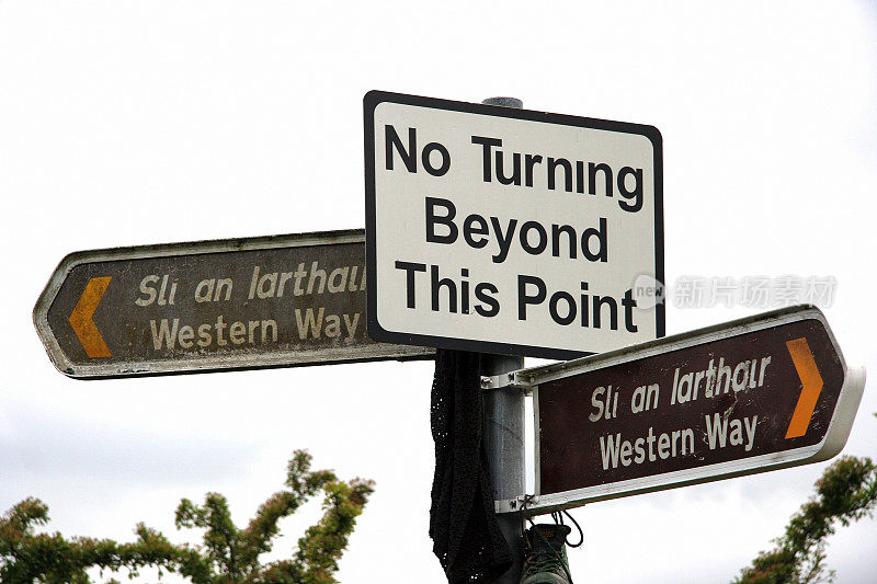 爱尔兰路标上写着，过了这个点就不能转弯