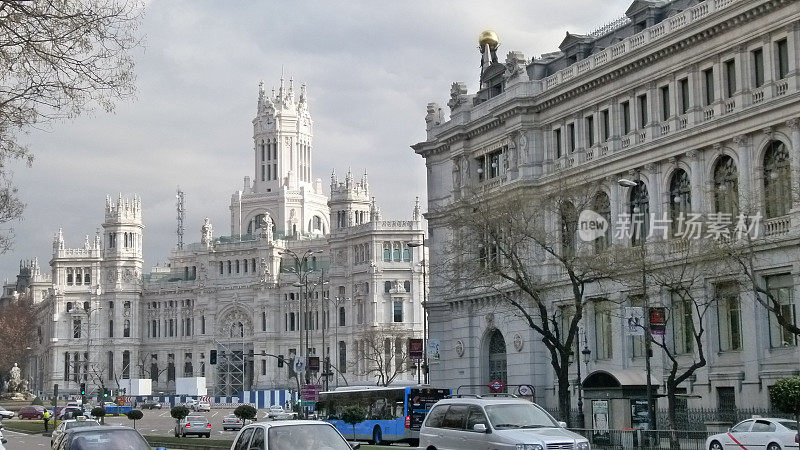 市政厅和西班牙银行