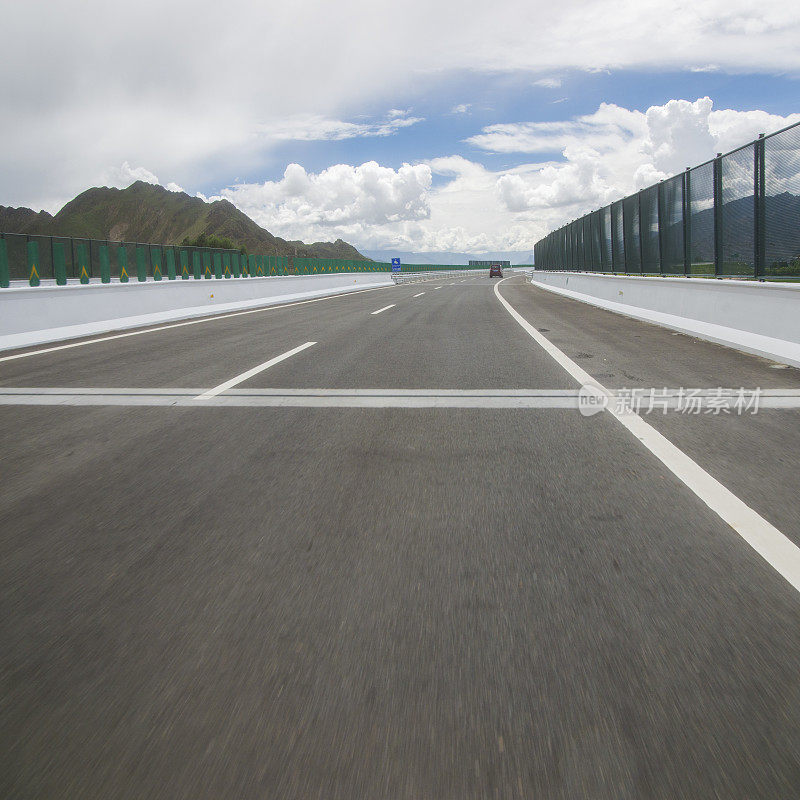 高速公路的背景