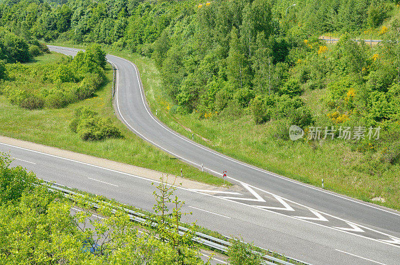 高速公路出口车道