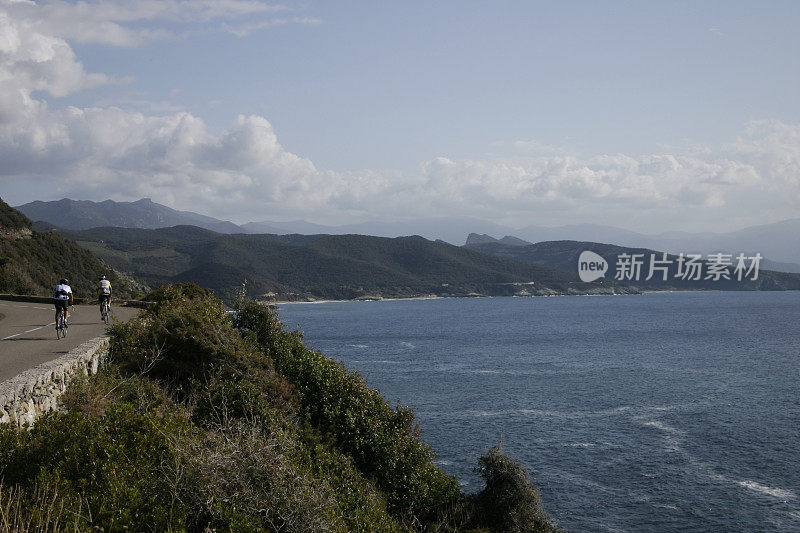 骑自行车在科西嘉岛