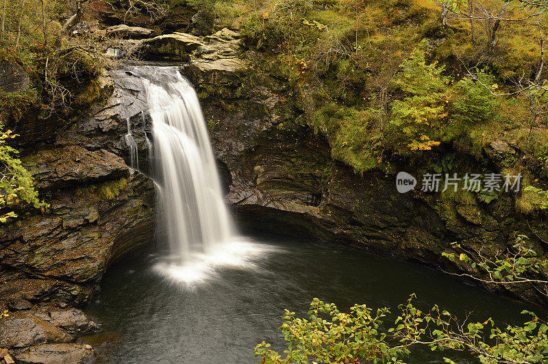 苏格兰特罗萨克斯国家公园的法洛克瀑布