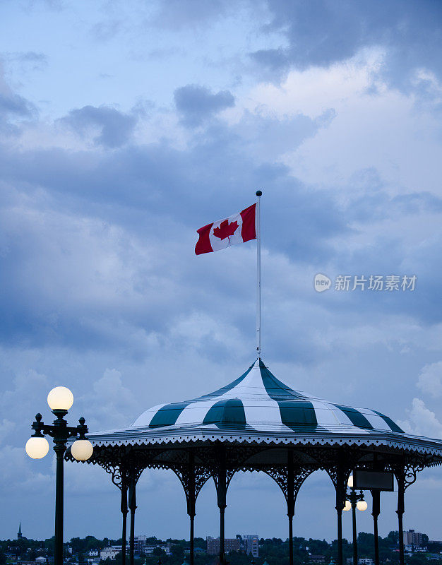 Frontenac亭，加拿大国旗，魁北克，加拿大