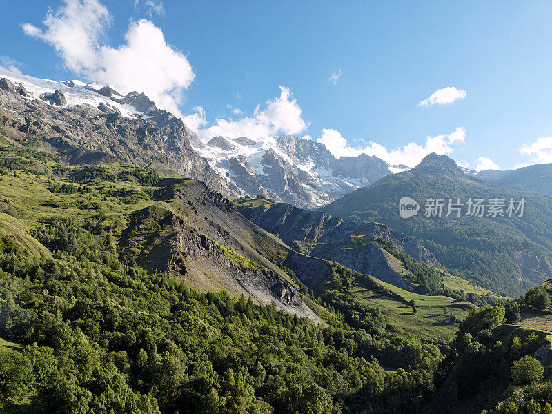 阿尔卑斯山脉的全景