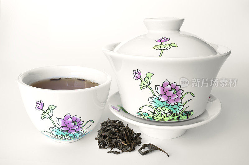 中国瓷茶具，白底荷花画