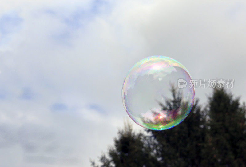 天空中的泡泡