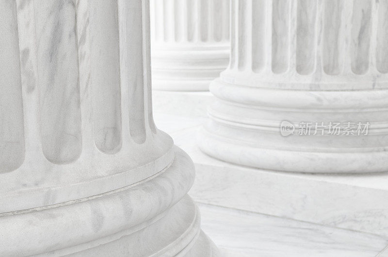 白色大理石柱柱廊垂直特写最高法院华盛顿