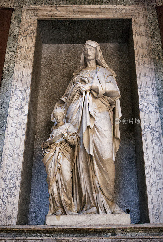 意大利罗马万神殿的圣安妮和圣母