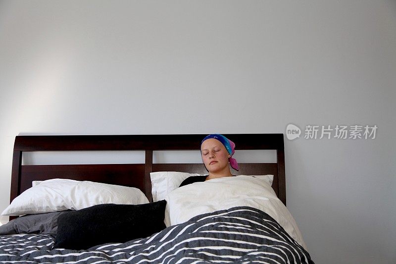 癌症患者睡在床上