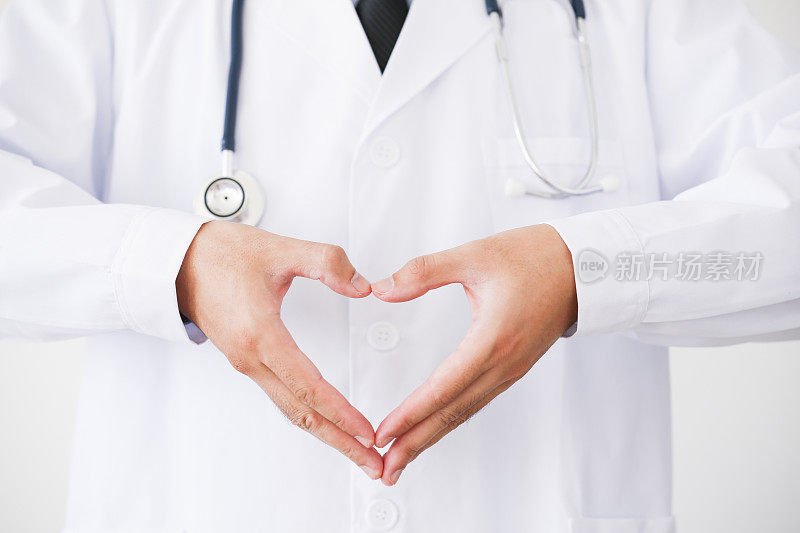 医生做心脏形状