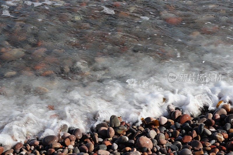 鹅卵石在海滨