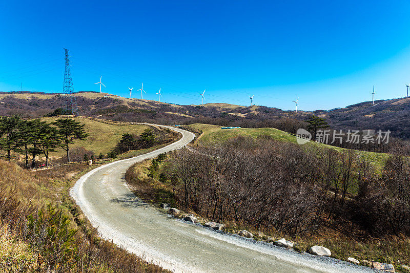 大华岭农场的风力发电机和秋季景观Vd737