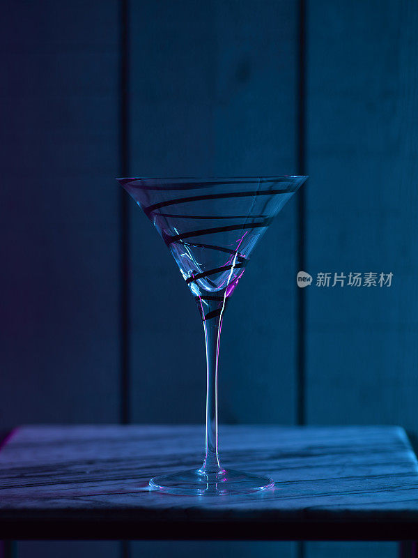 鸡尾酒杯