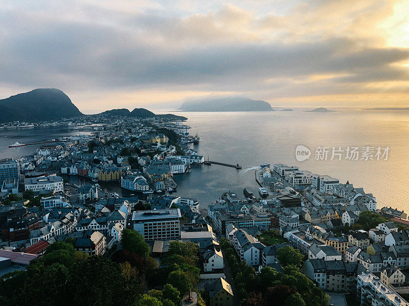 来自Fjellstua观点的Alesund