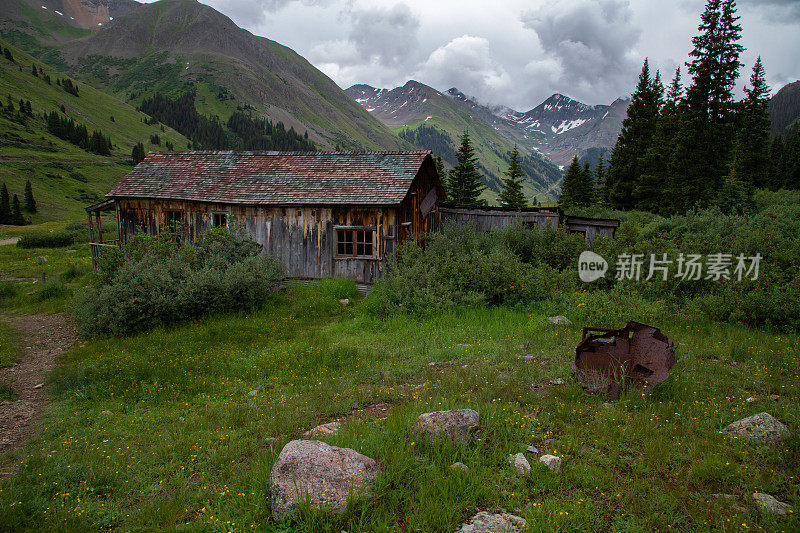 科罗拉多州西弗尔顿附近的古老矿业城镇和古老的木头建筑