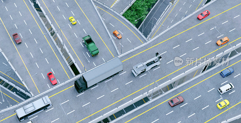 高视角的繁忙道路满是汽车和卡车在高峰时间
