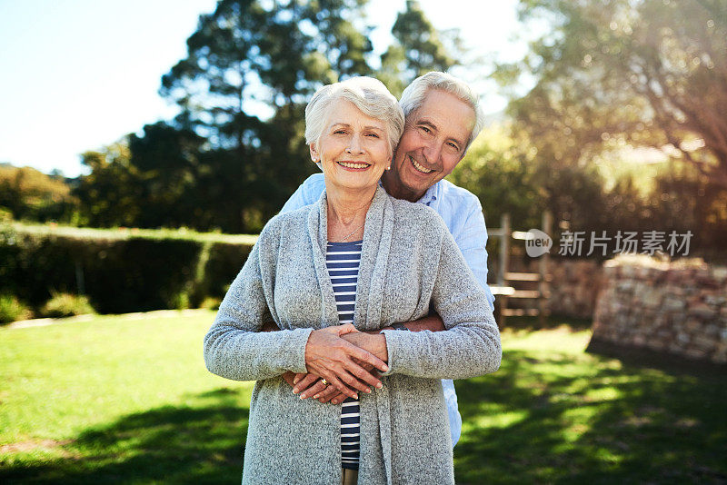 从此幸福地生活在一起