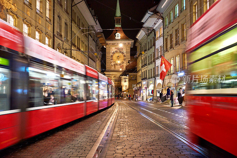 瑞士伯尔尼老城的公共汽车交通