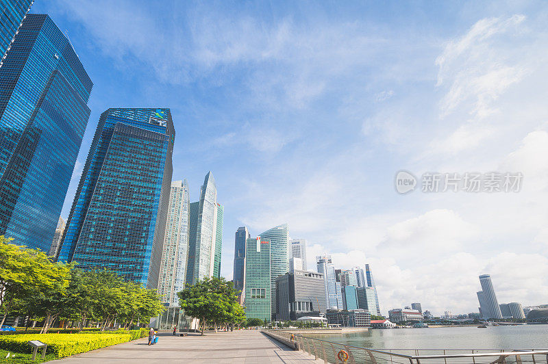 新加坡著名的滨海湾地区和城市景观是一个受欢迎的旅游景点在新加坡滨海湾地区。