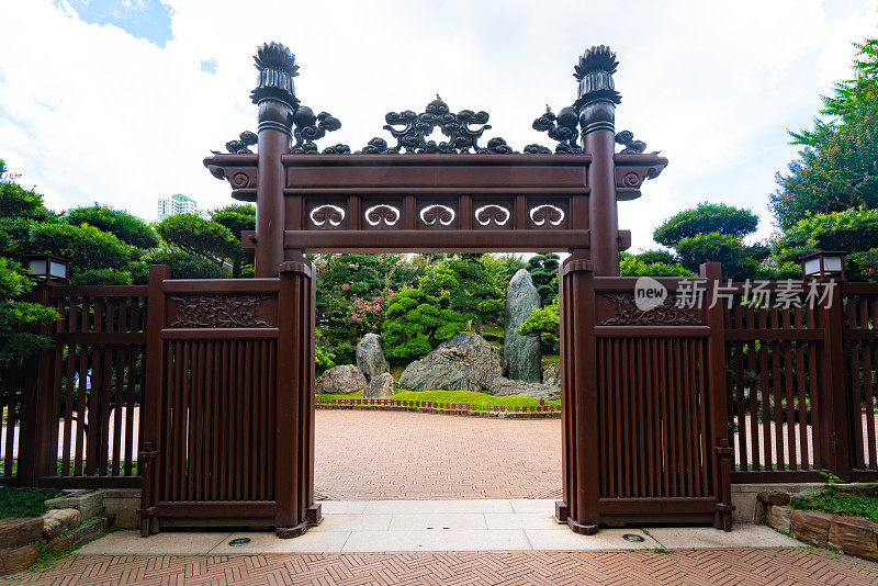 智莲庵是位于香港九龙钻石山的大型佛教寺院建筑群。