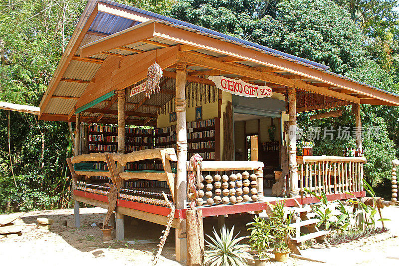 在泰国苏梅岛中部的盖柯礼品店收藏了来自世界各地的书籍
