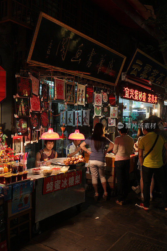 中国西安跳蚤市场上的街头小吃