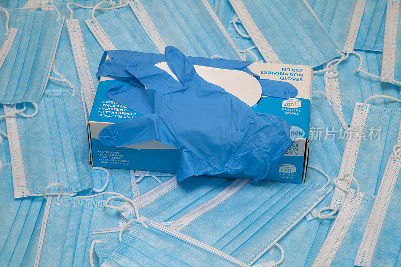 一盒防护用品用手套和口罩