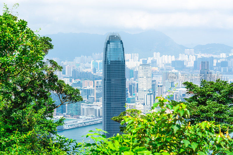 香港日出摩天大楼拥挤的城市景观和海港全景中国