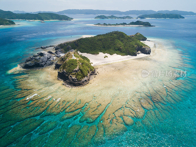 原始的岛屿海滩和海洋。从上面的札米岛