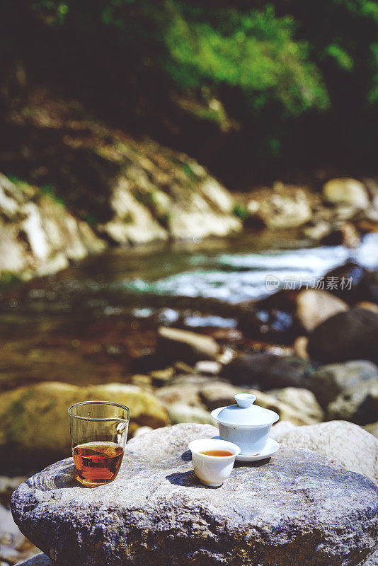 户外野餐茶，山泉水