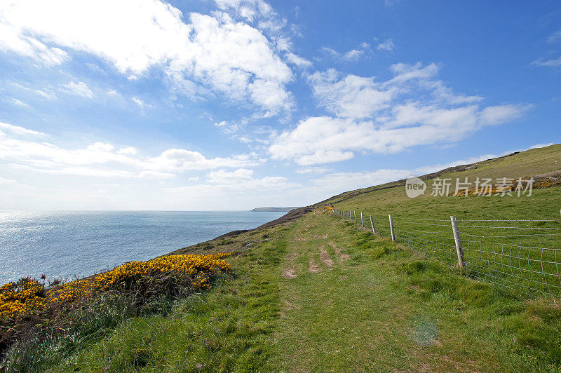 英国多塞特郡的侏罗纪海岸沿波贝克岛的西南海岸路线