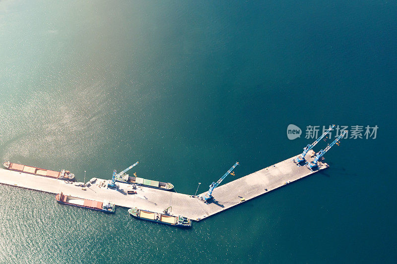 货船码头，货船码头装卸起重机，集装箱码头和集装箱船的工业港口